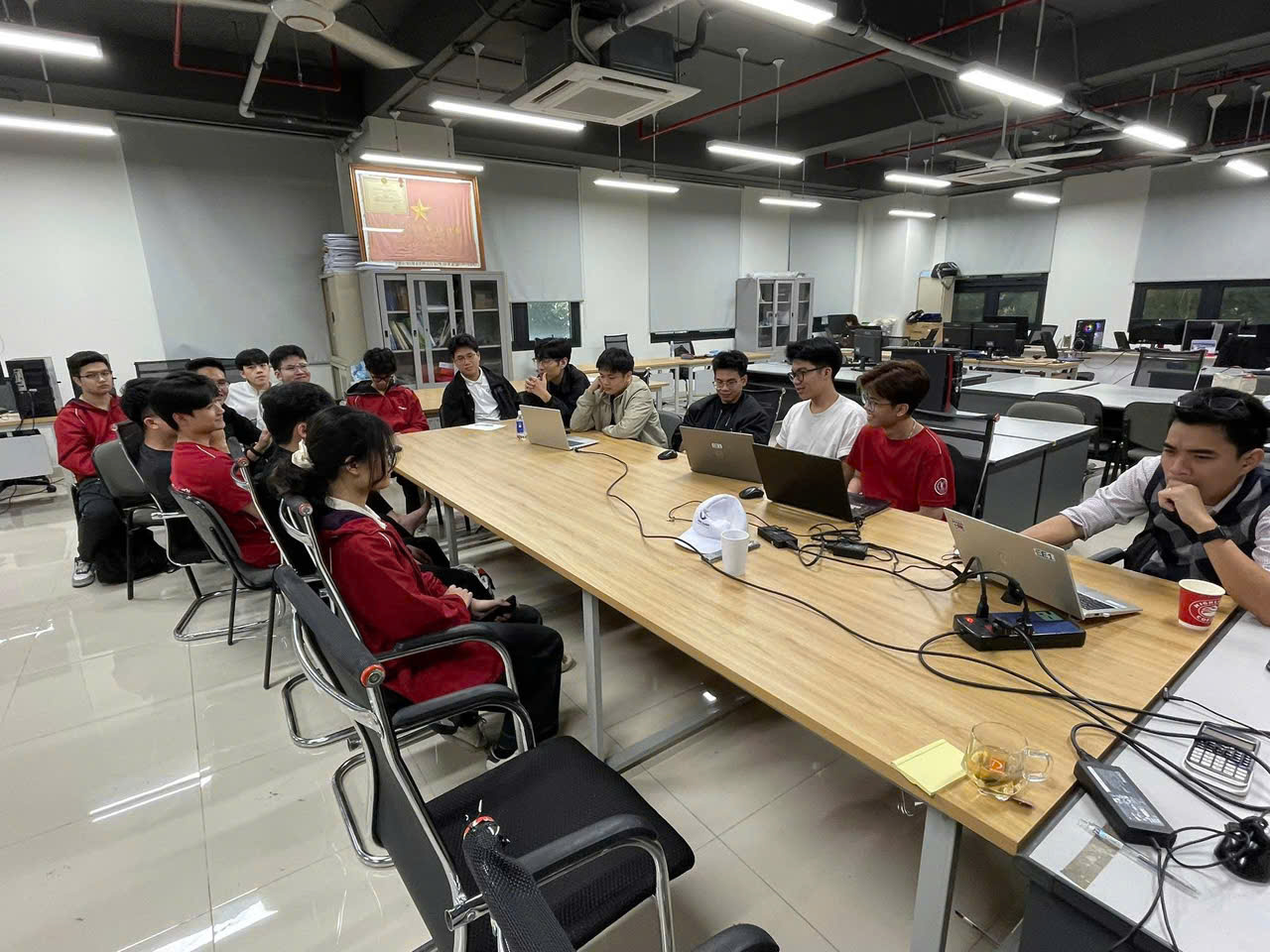 Hoạt động tại EE Lab